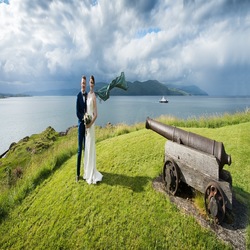 Duart Castle - bride and groom with the cannon
