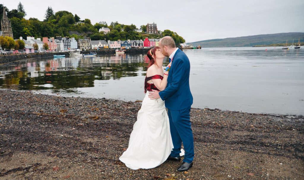 Graeme and Dionne - Mull Registration Office (courtesy of Geoff Hefferan Photography)