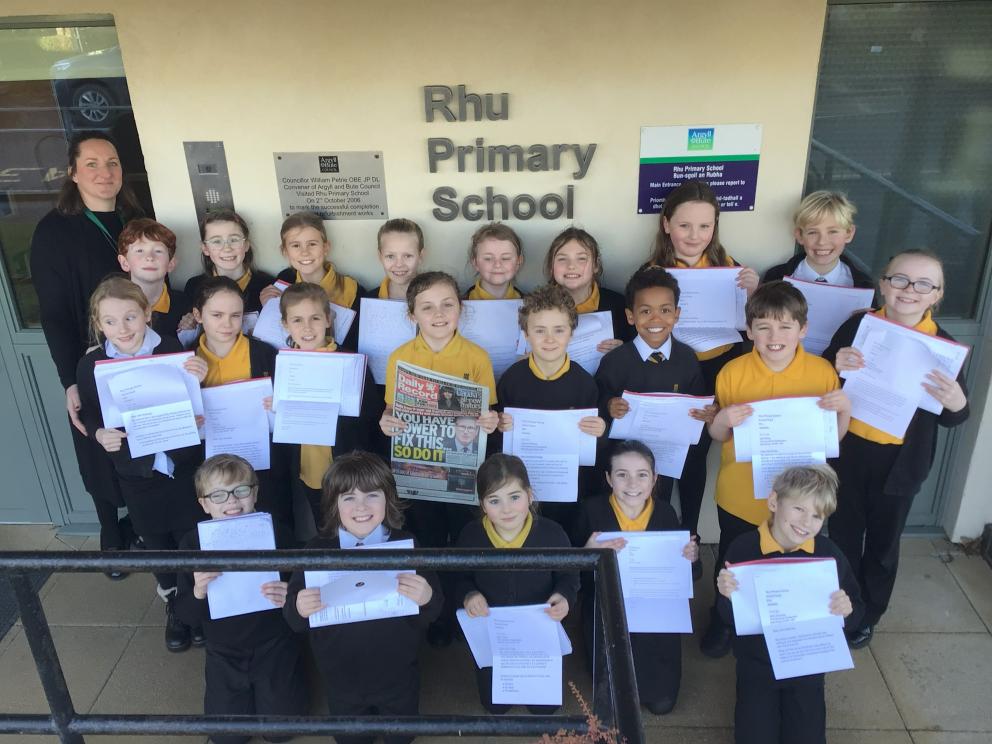 Image shows Rhu Primary School pupils with their letters to the Prime Ministers and MSPs