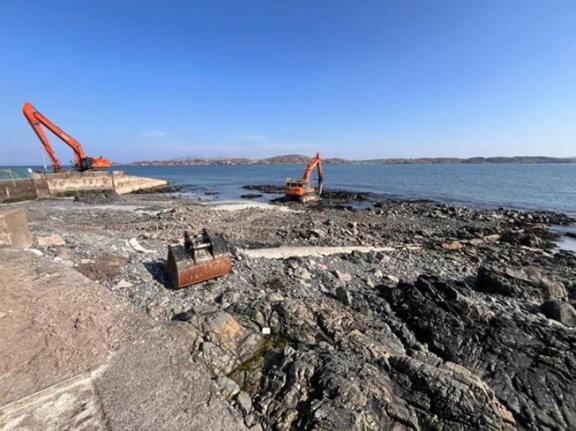 Profiling existing ground to take rock armour