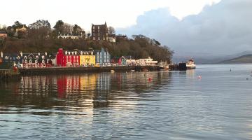 Images shows multi coloured houses at Tobermory, Mull