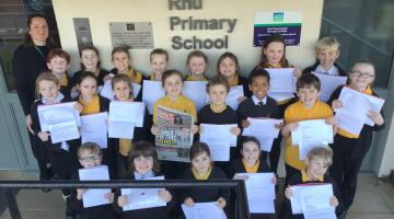 Image shows Rhu Primary School pupils with their letters to the Prime Ministers and MSPs