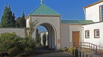 A photo of the external area at Cardross Crematorium