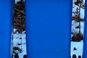 Blue recyling bin