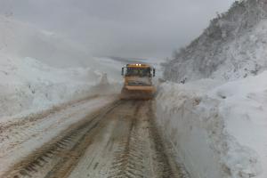 Gritter out in snow