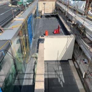 Roofs 2e, 4 and 5b adjacent to first floor offices – looking east.